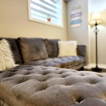 1 Bedroom Basement Apartment With Separate Entrance Milton Exterior photo